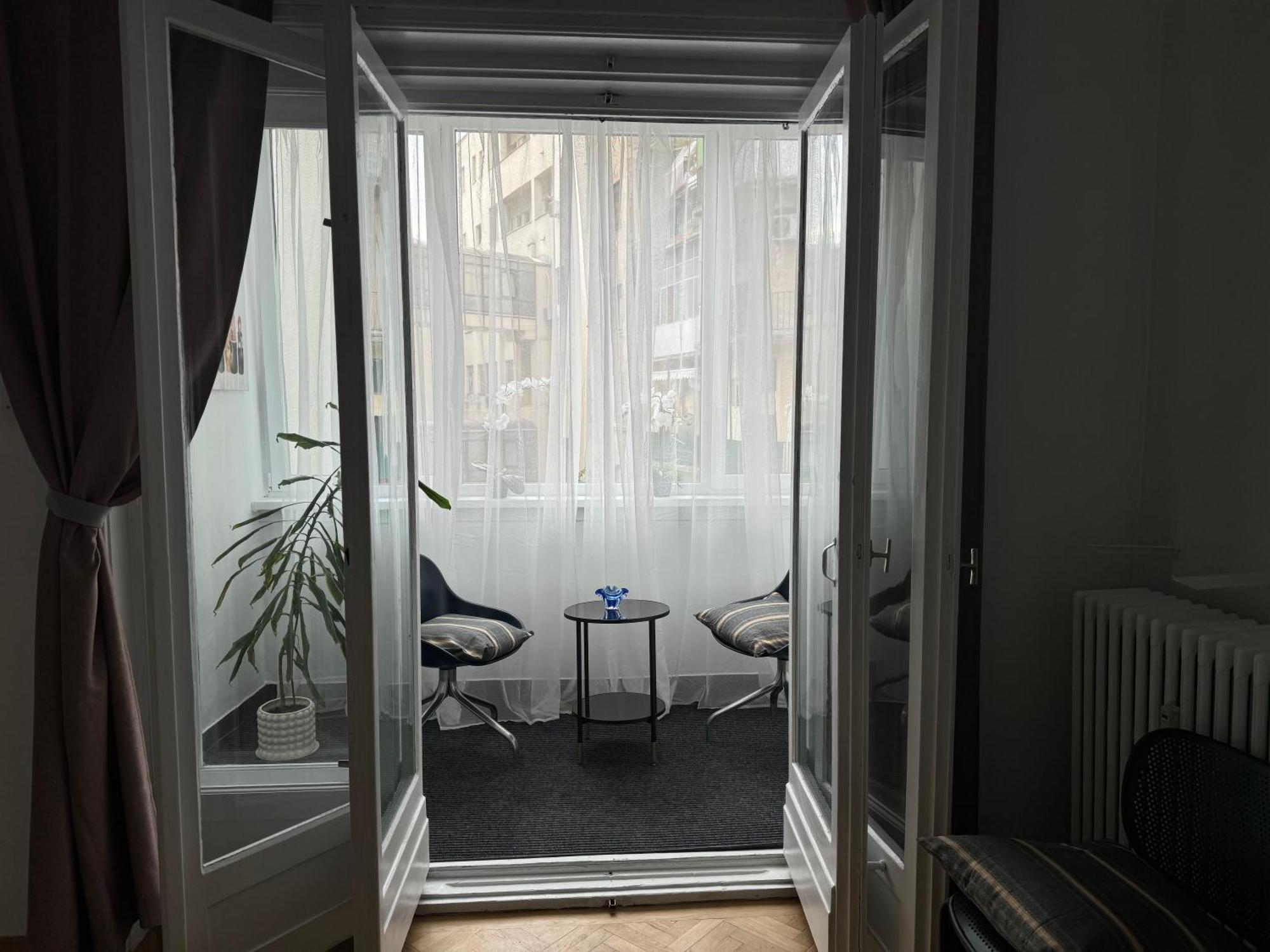 Airy & Beautiful Downtown Apartment Bucarest Exterior foto